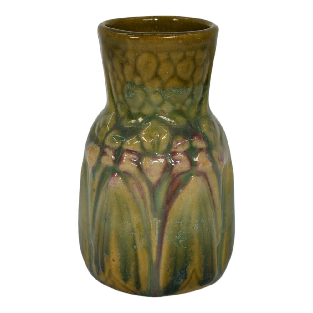 AMARYLLIS MAJOLICA GREEN BLENDED BRUSH McCOY POTTERY, 4 inch VASE "RARE"
